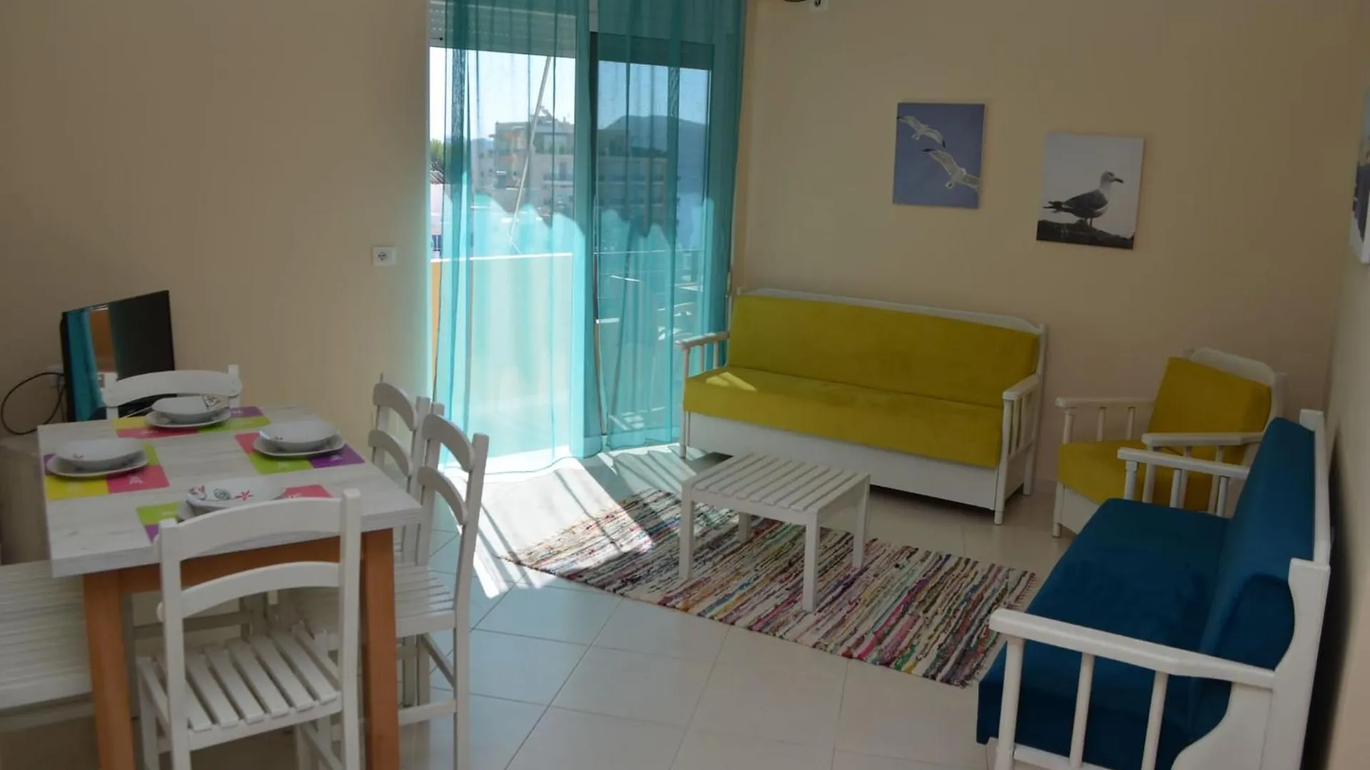 Coastal Escape In Saranda Airy Apartment Albanie