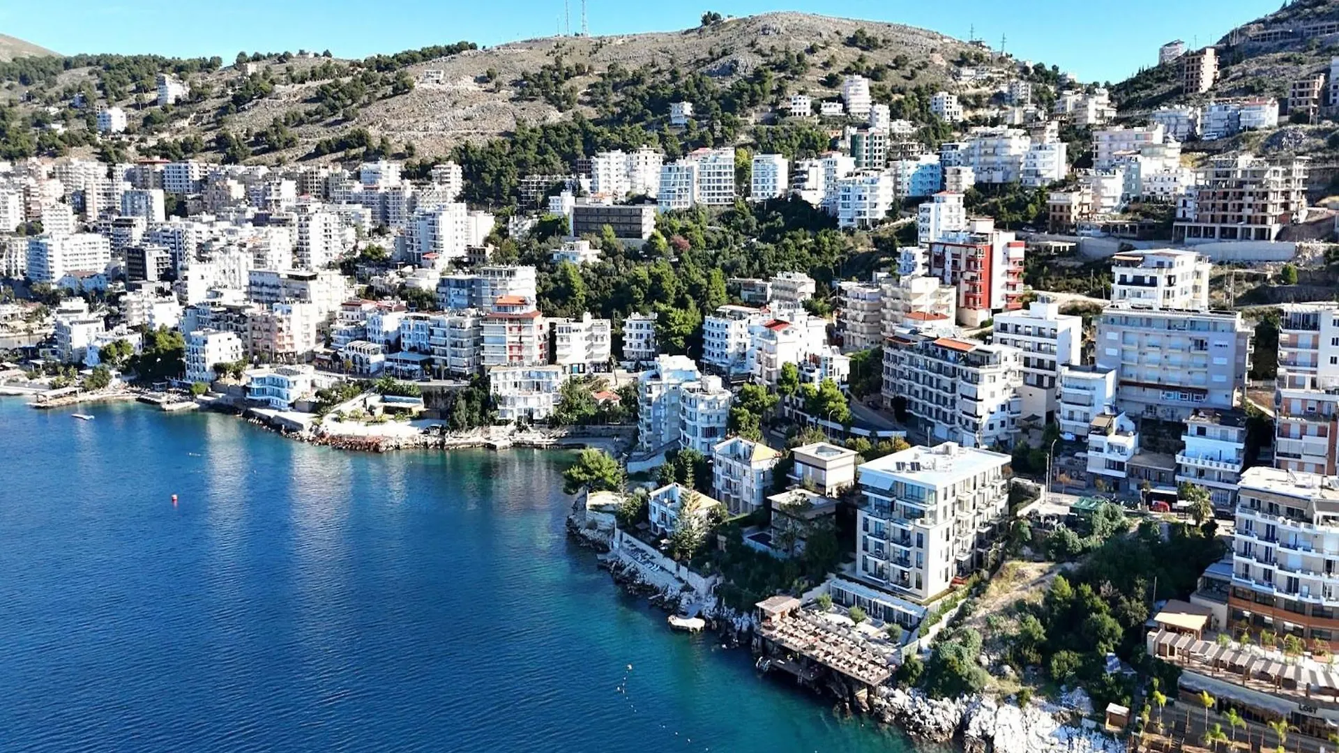 Coastal Escape In Saranda Airy Apartment
