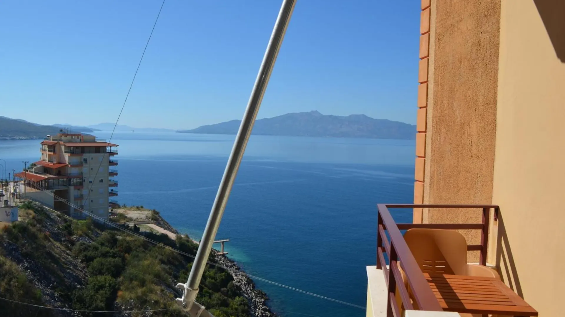 Coastal Escape In Saranda Airy Apartment