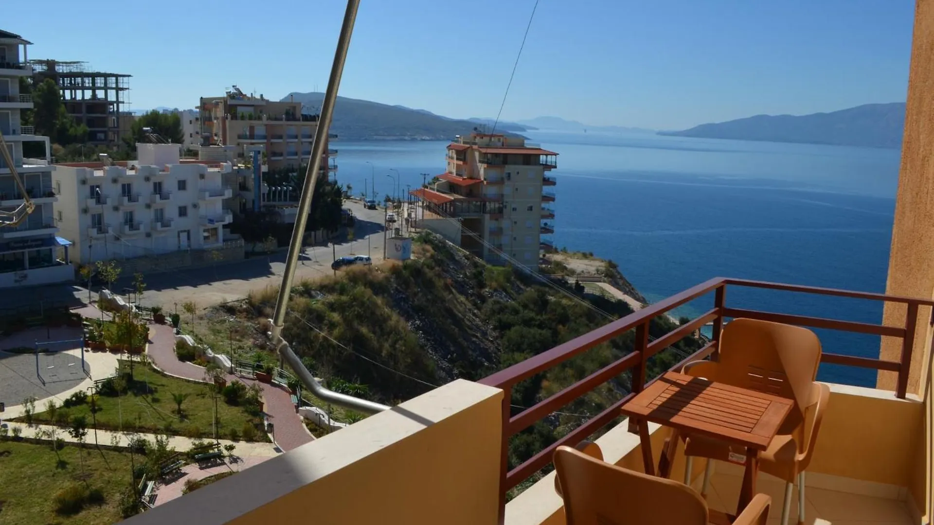 Coastal Escape In Saranda Airy Apartment